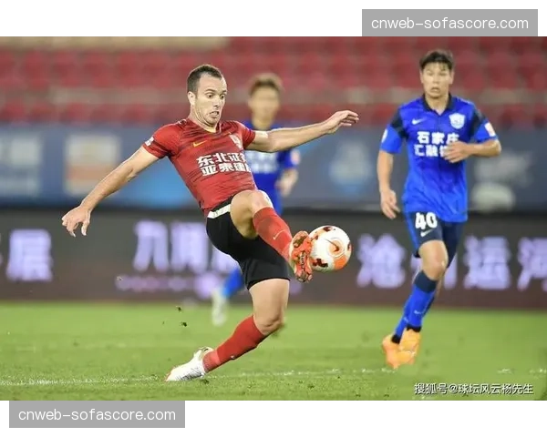 实时：VAR介入判定浙江队点球，沧州雄狮门将抗议染黄